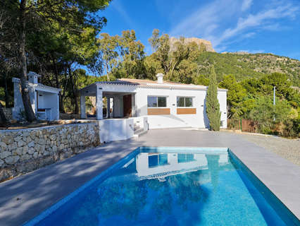 Villa en venta en Calpe, rebajada