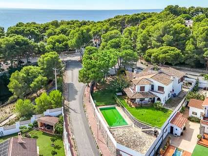 Villa en venta en Roda de Barà