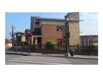 Villa en venta en Oviedo