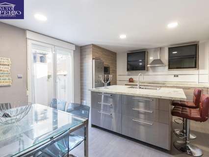 Casa en venta en La Zubia