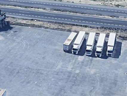 Parcela industrial en alquiler en Alicante