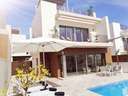 Villa en venta en Orihuela zona Villamartín