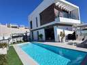 Villa en venta en Orihuela zona Villamartín