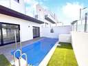 Villa en venta en Orihuela zona Villamartín