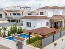 Villa en venta en Los Montesinos zona La Herrada