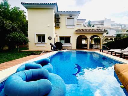 Villa en venta en Benalmádena