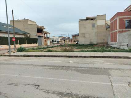 Parcela urbana en venta en Cox