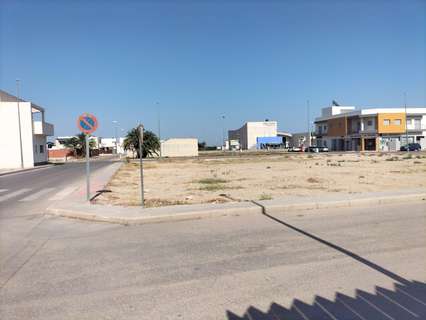 Parcela urbana en venta en Cox