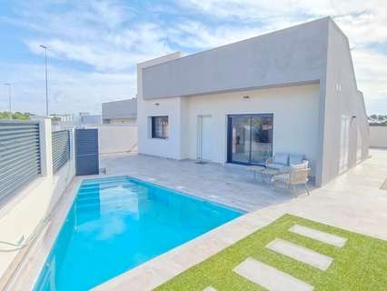 Villa en venta en Pilar de la Horadada rebajada