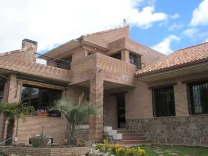 Villa en venta en Colmenar del Arroyo rebajada