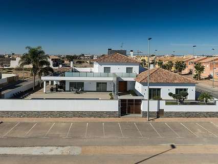 Villa en venta en San Pedro del Pinatar, rebajada