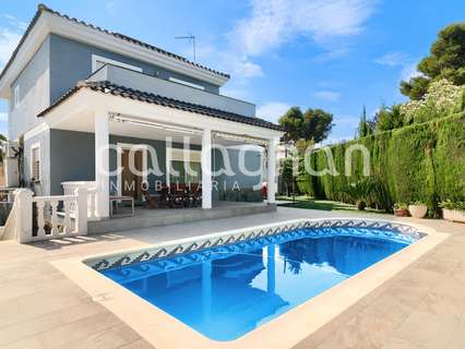 Chalet en venta en Montserrat