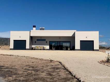 Villa en venta en El Pinós/Pinoso