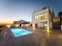 Chalet en venta en La Zubia