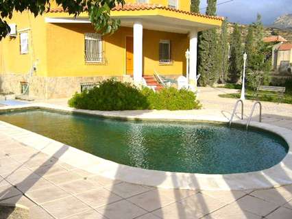 Villa en venta en El Campello, rebajada
