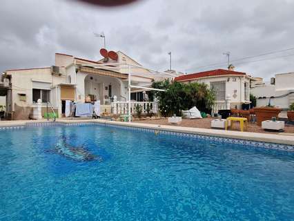 Villa en venta en Torrevieja zona La Siesta, rebajada