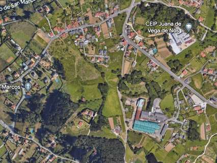 Parcela rústica en venta en Oleiros